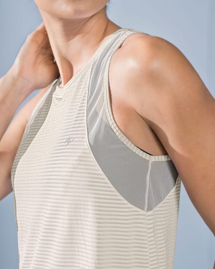 Camiseta deportiva con malla transpirable en sisa y laterales - Imagen 3