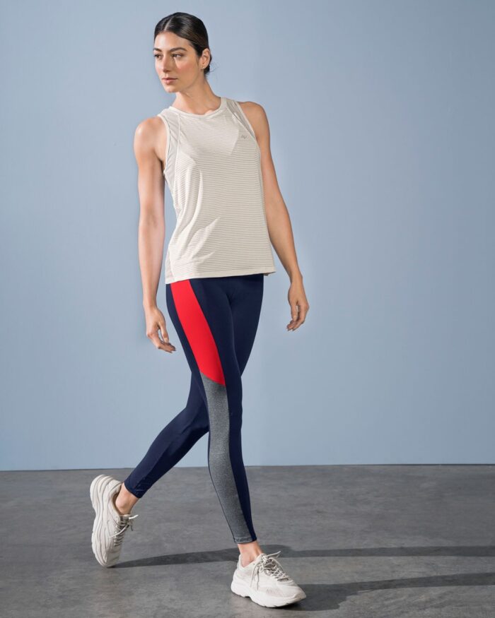 Camiseta deportiva con malla transpirable en sisa y laterales - Imagen 4
